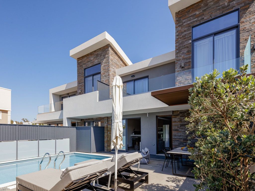 VillAgioi Villa II 2-BR Pool Villa, zu Fuß zum Strand