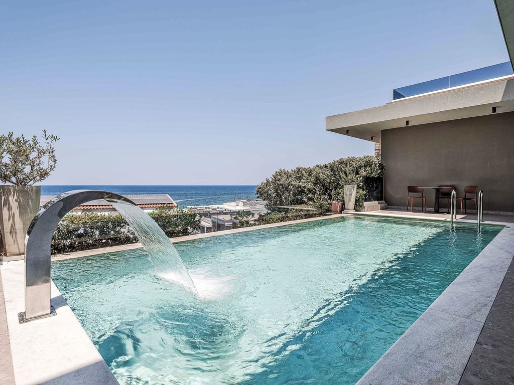 Lusol Seafront Villa II- Heated Pool,100 m See