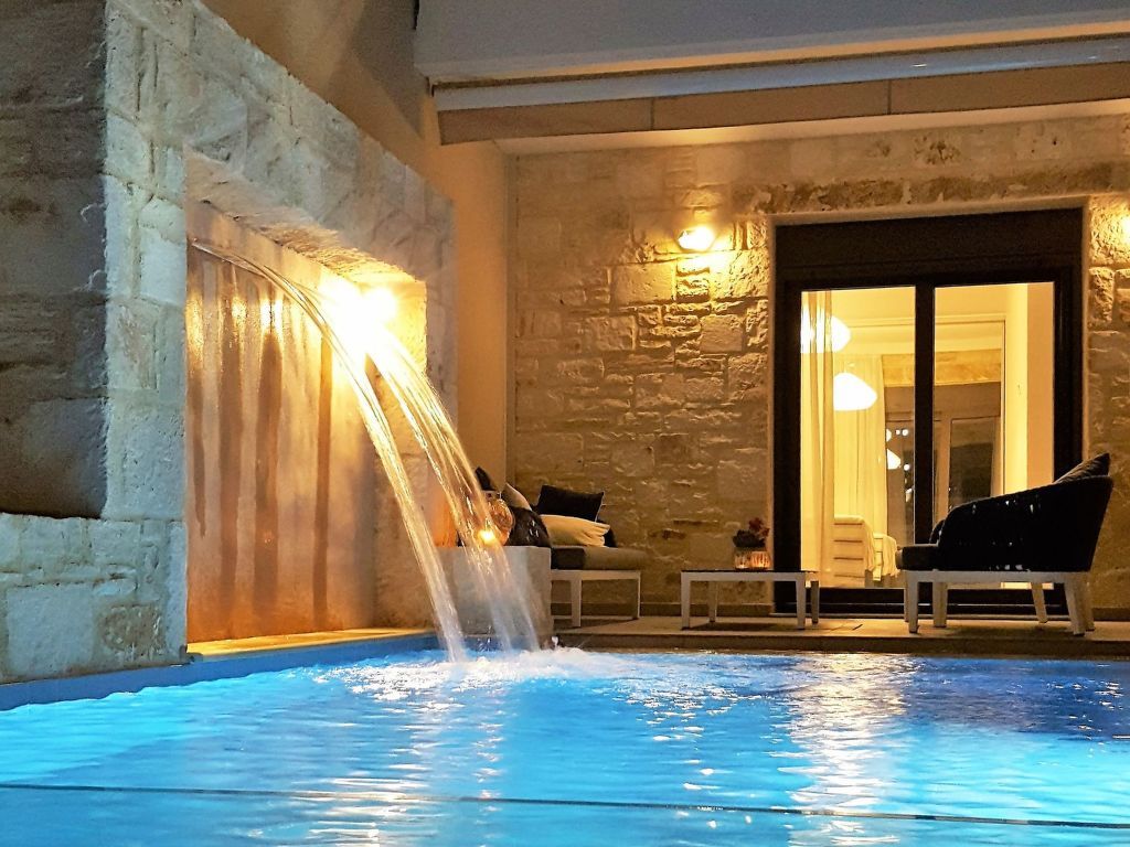 Gut ausgestattete Villa mit Pool und privatem Garten