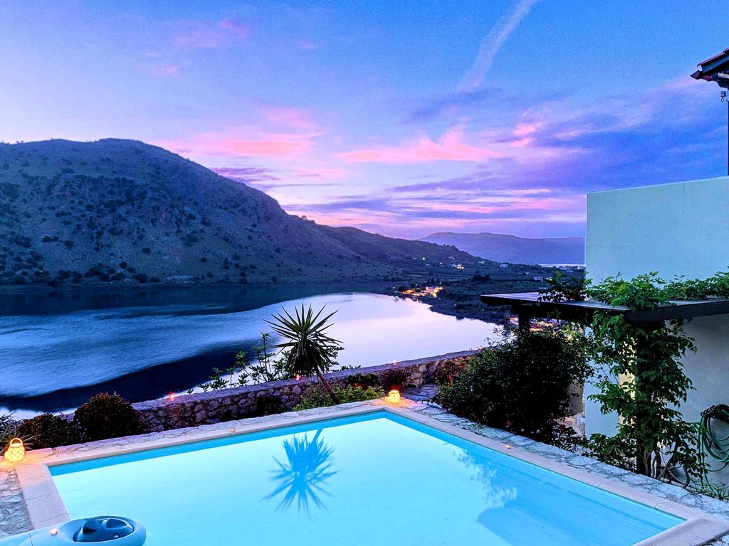 in Kavallos mit großer Terrasse