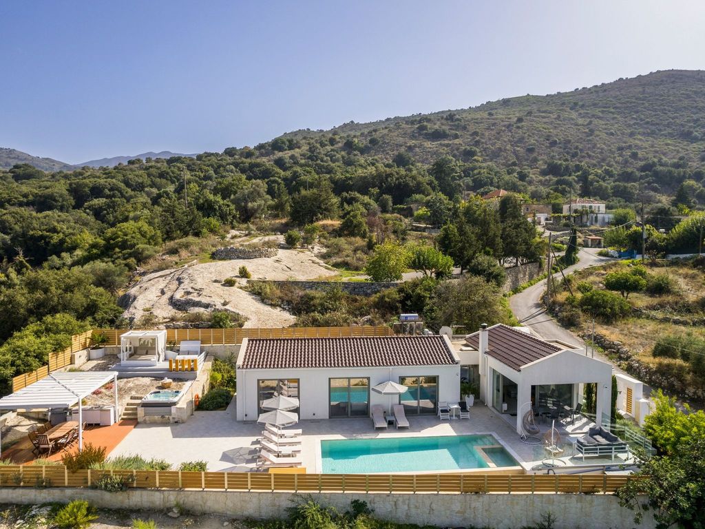 Villa White Harmony 6km vom Strand entfernt mit