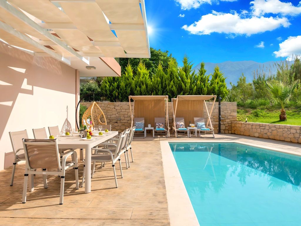 Ferienvilla "Allas" mit beheiztem Pool