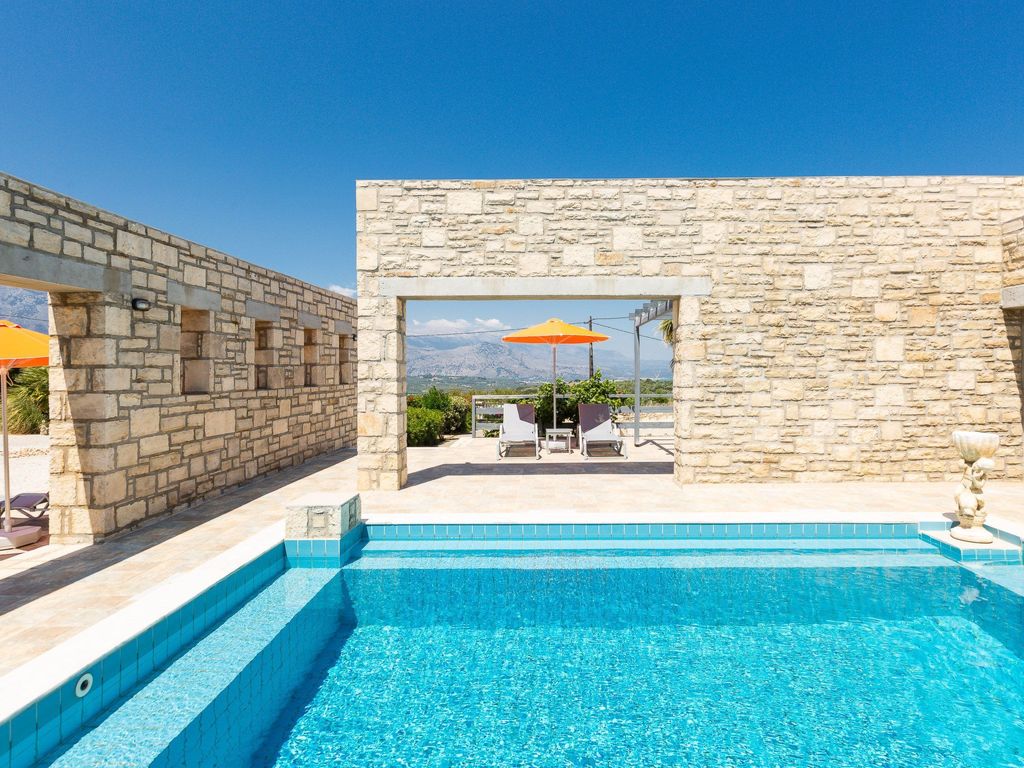 Villa Ypsilon