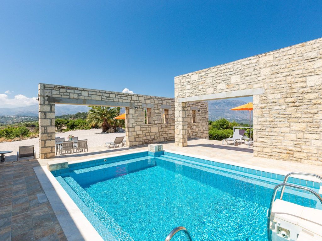 Villa Ypsilon