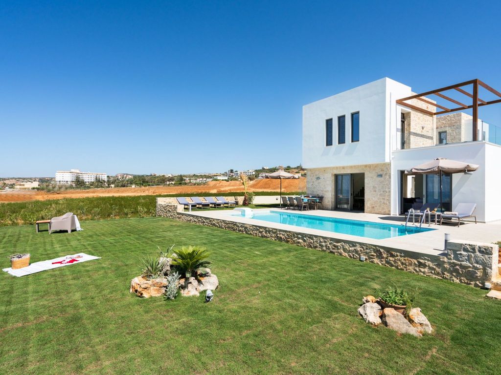Villa am Strand mit Pool, Kinderbereich und BBQ