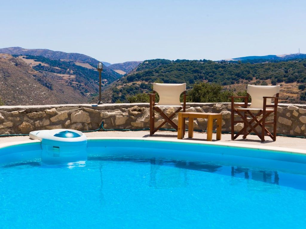 Villa aus Stein mit privatem Pool und BBQ-Bereich