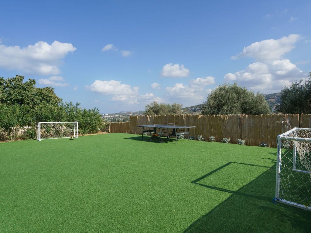 Villa mit Meerblick und privatem Pool, BBQ 1,5km vom Strand entfernt