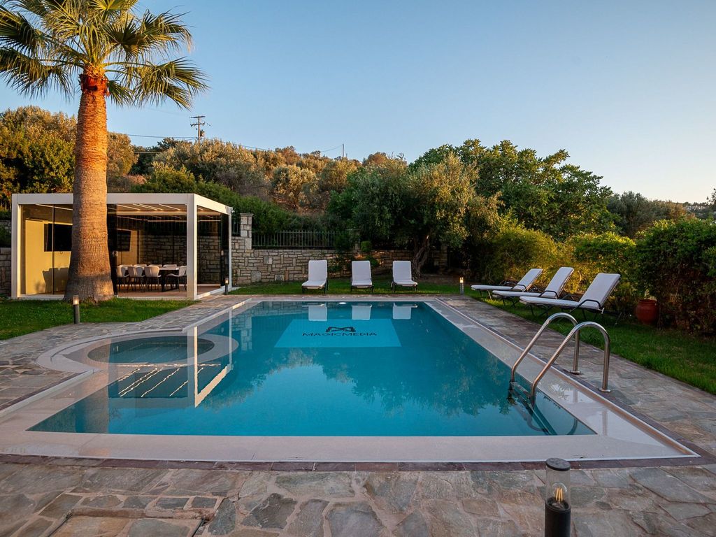 Neue Familienvillen mit 2 privaten Pools, Spielz