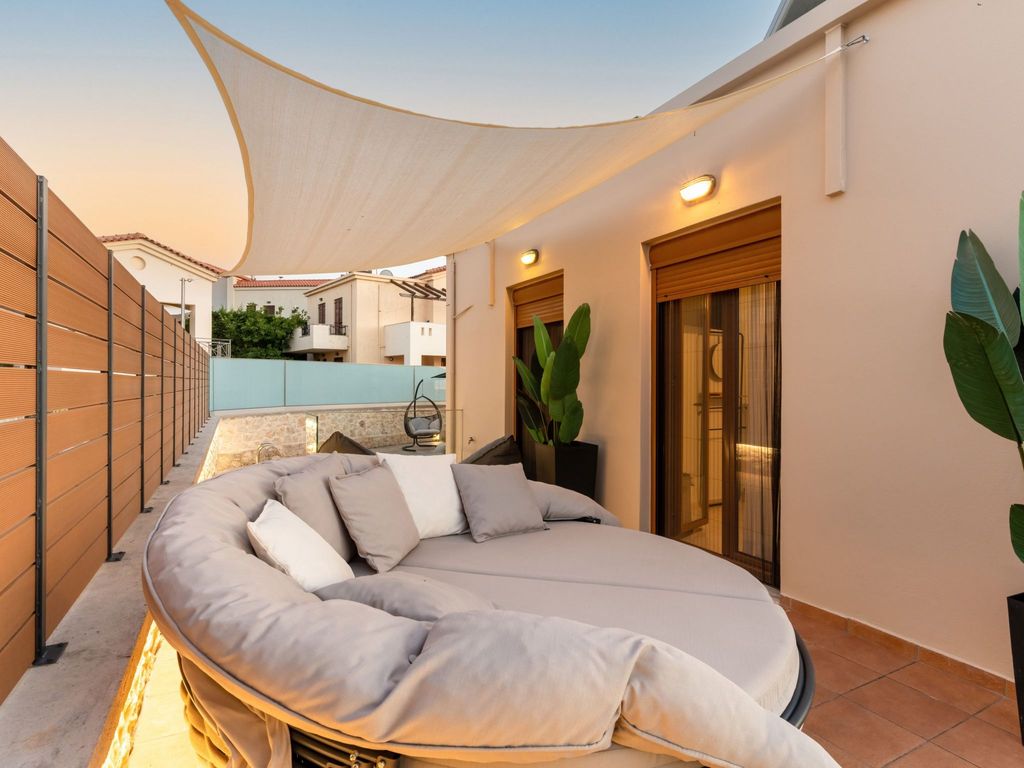3-Schlafzimmer-Villa mit privatem Pool und Ladegerät für Elektroautos
