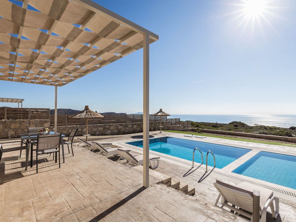 Elegante Villa an der Küste mit privatem Pool