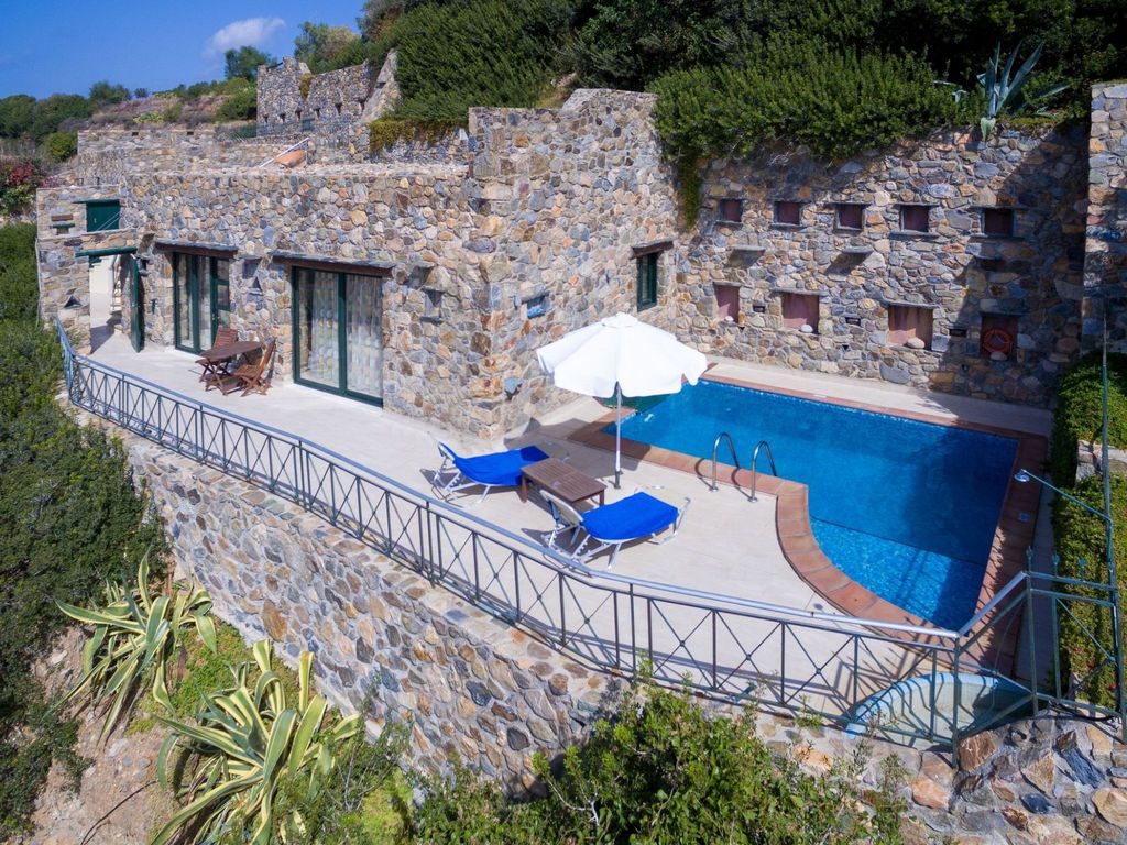 Villa mit privatem Pool in der Nähe von Elafonis