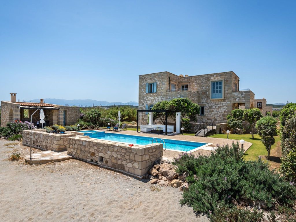 Villa am Strand mit privatem Pool und Tischtenni