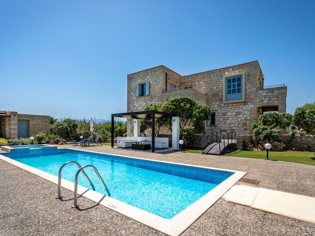 Villa am Strand mit privatem Pool und Tischtenni