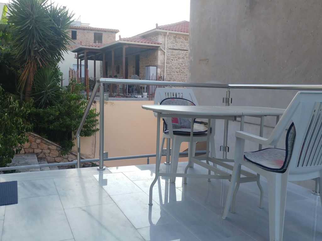 Appartement in Derveni mit Terrasse