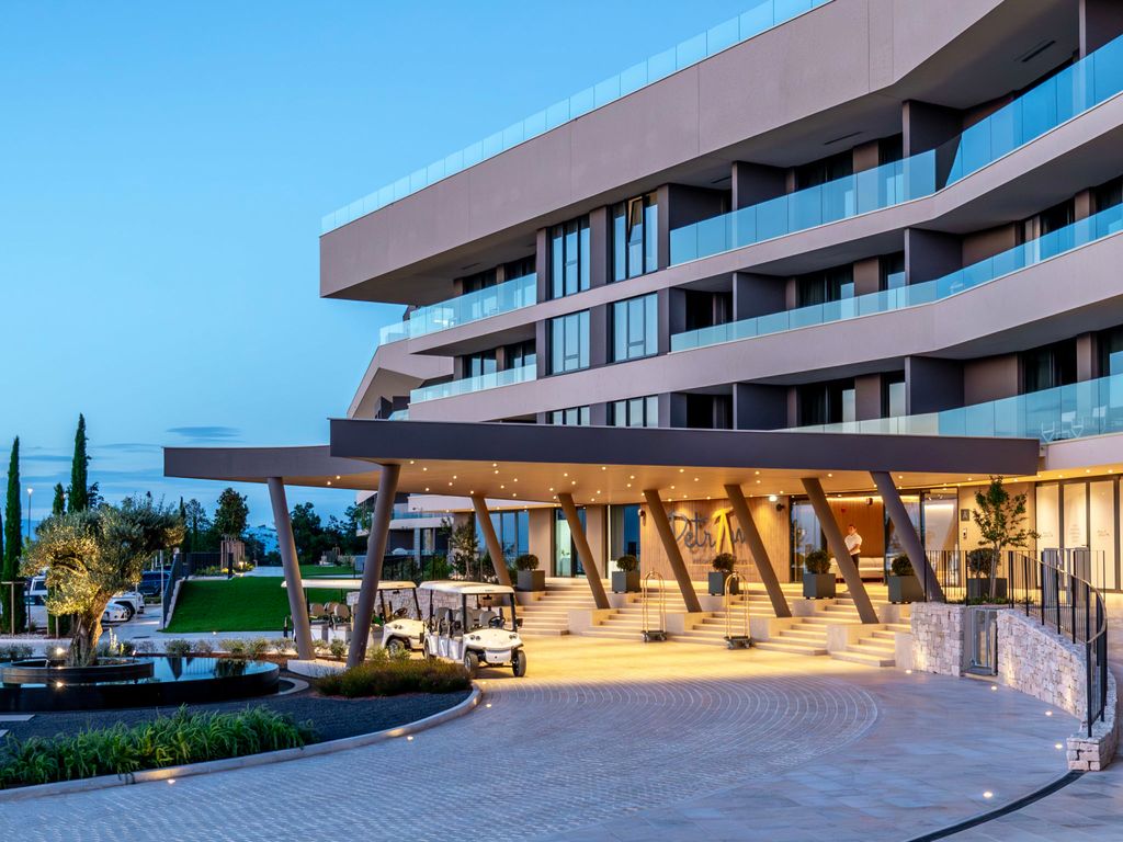 Petram Villa with Rooftop pool