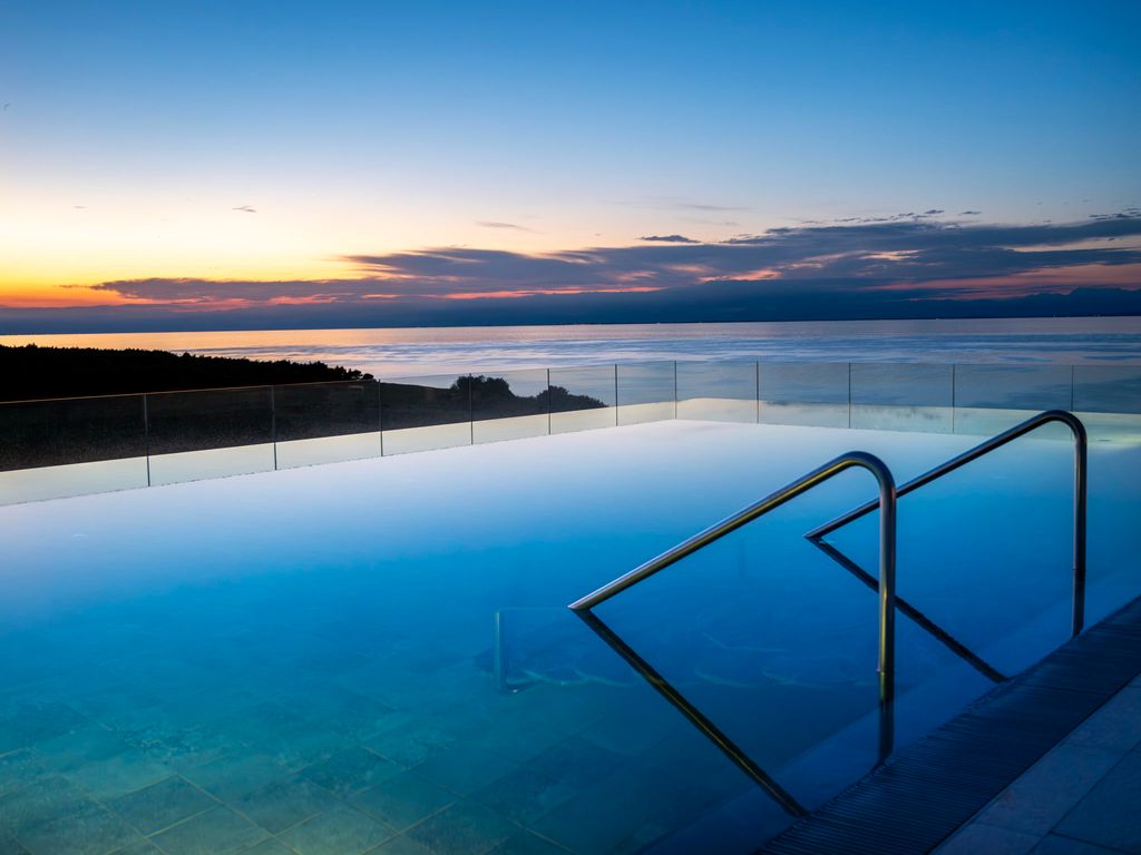 Petram Villa with Rooftop pool