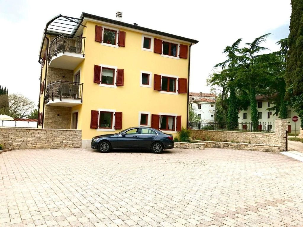 Elia 4