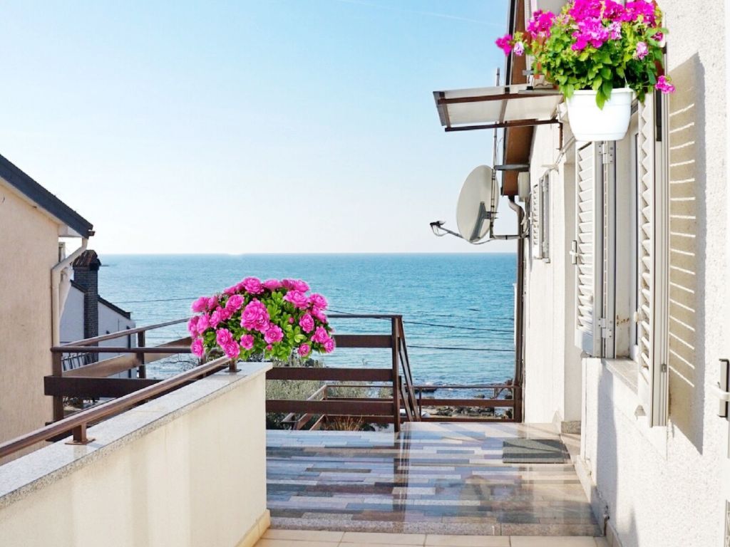 Apartment mit zwei Schlafzimmern und Meerblick in Zambratija