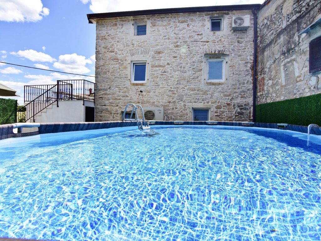 Komfortable Wohnung mit Pool in der Nähe von Umag