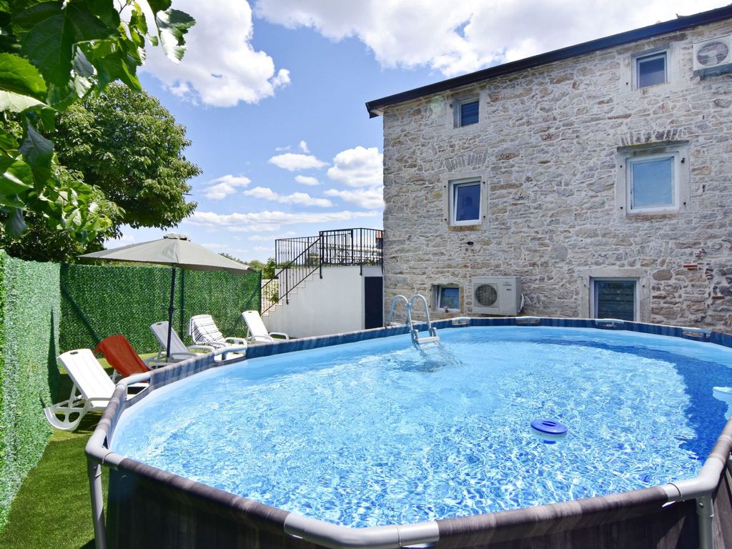 Komfortable Wohnung mit Pool in der Nähe von Umag