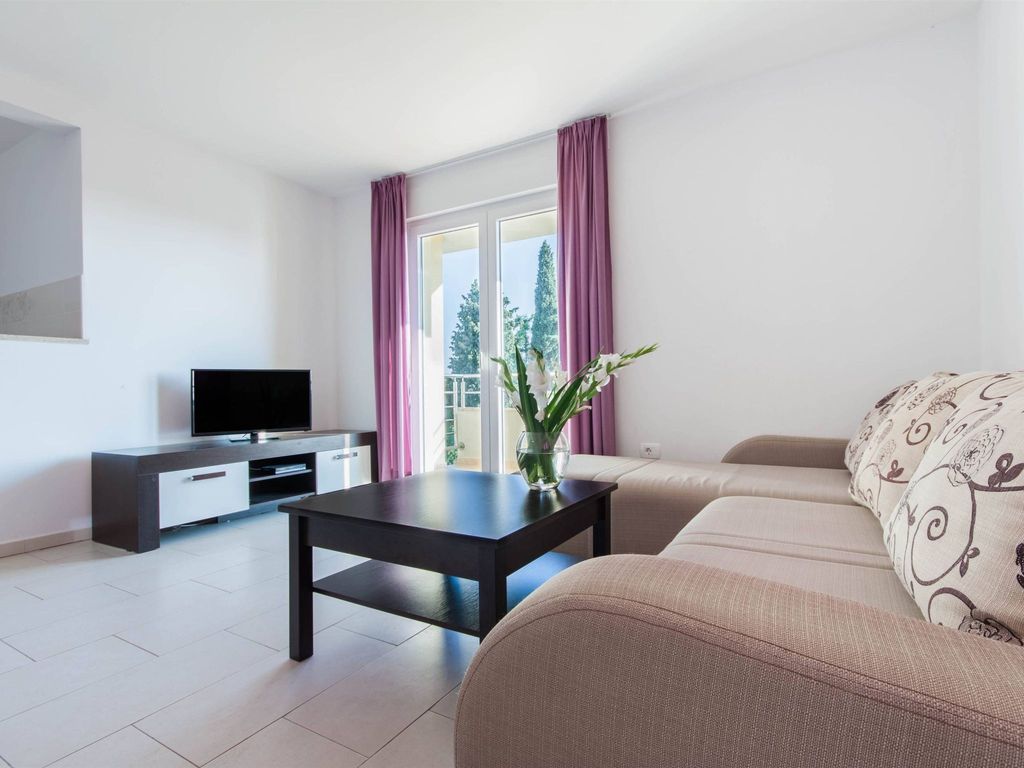 Wohnung in Monterol mit Terrasse und Garten