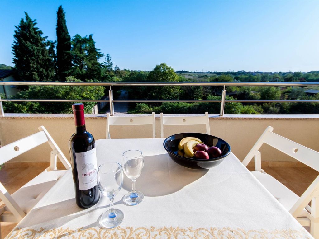 Wohnung in Monterol mit Terrasse und Garten