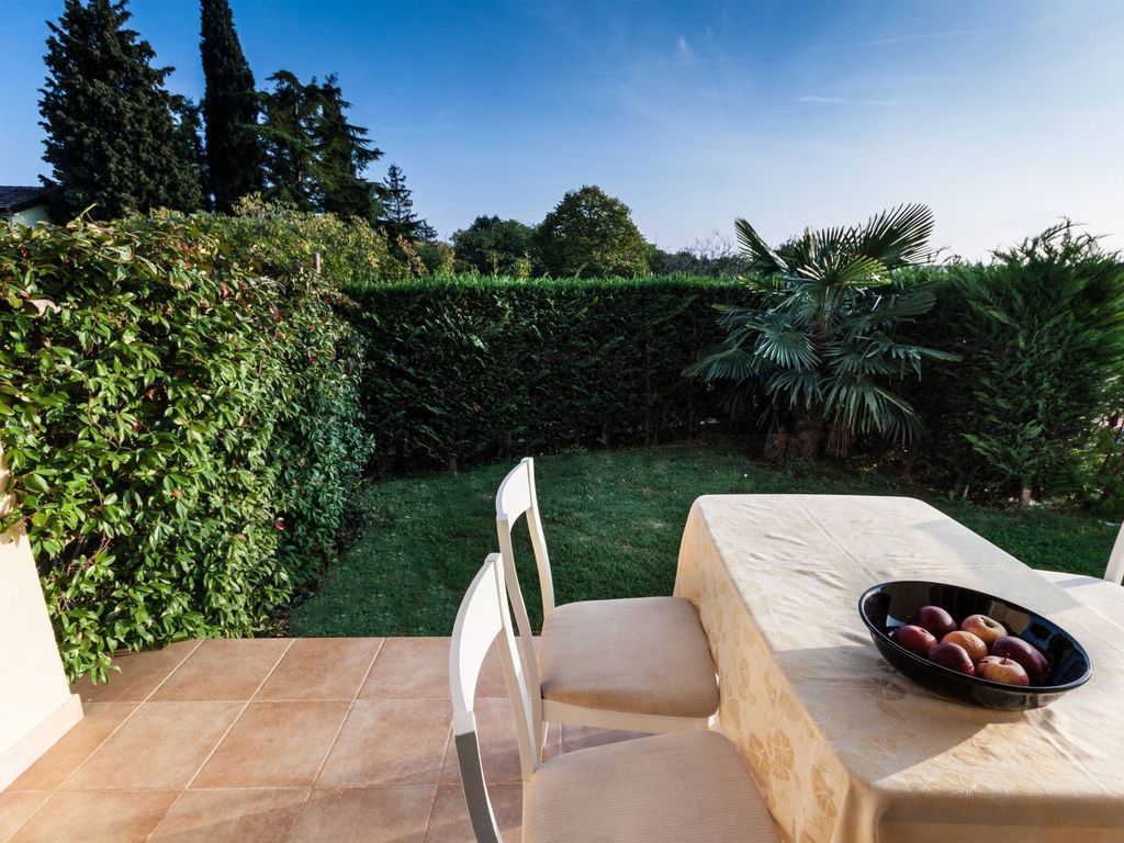 mit privatem Garten und Terrasse