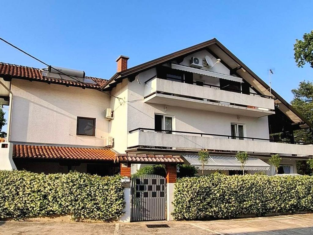 Villa Paolija' Wohnung mit Schwimmbad