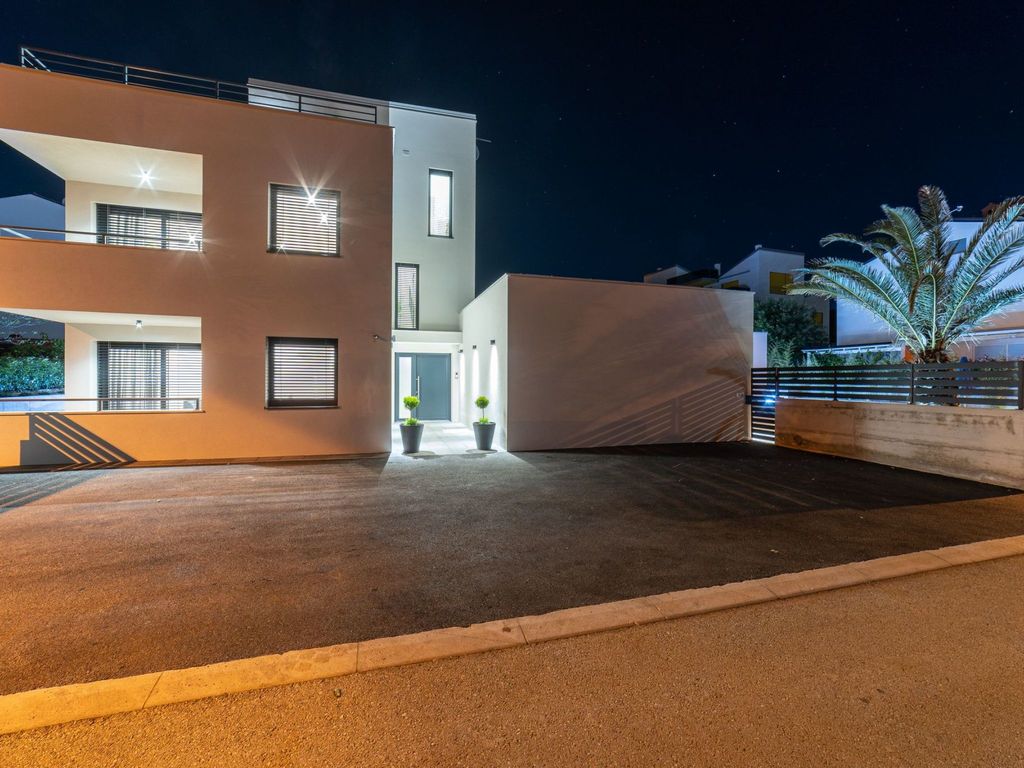 Haus in Novigrad mit privatem Pool