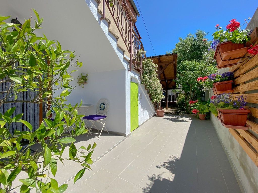 "Tomas" mit eigener Terrasse