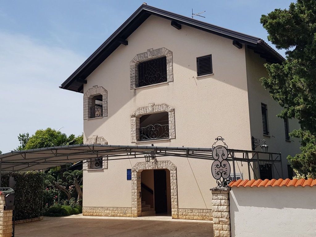 "Joze" mit Balkon