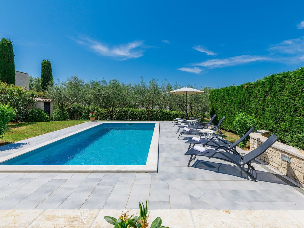 Villa Dina