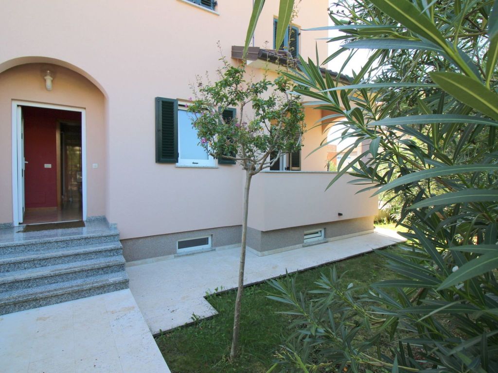 Iko 2 in Porec mit  Terrasse