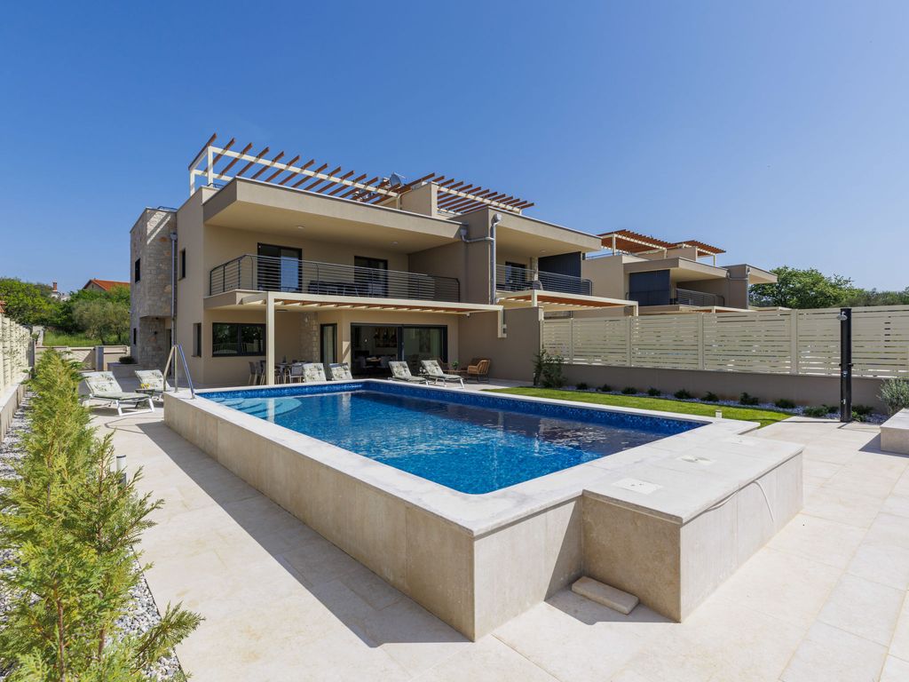 Villa Avona