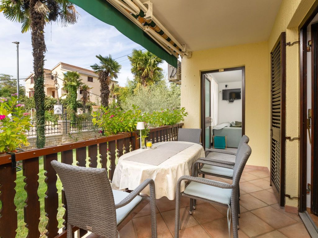 mit Terrasse