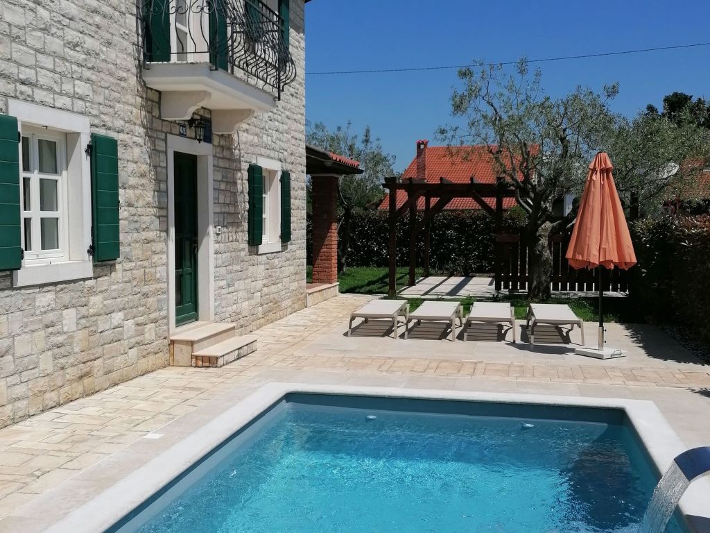 Villa Nika mit privatem Außenwhirlpool
