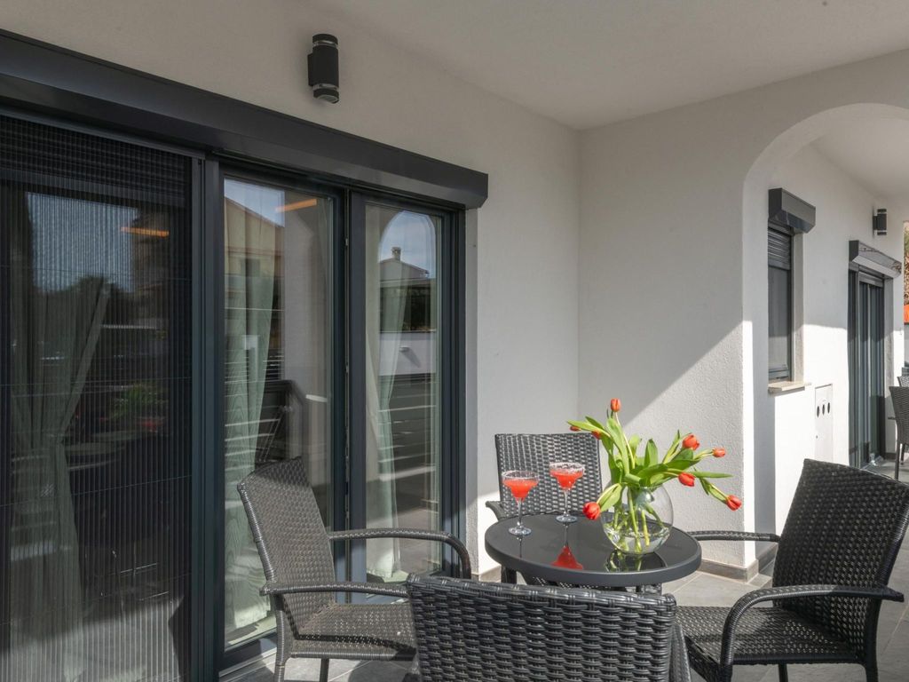 Villa Lili Apt 2 450 m vom Strand entfernt