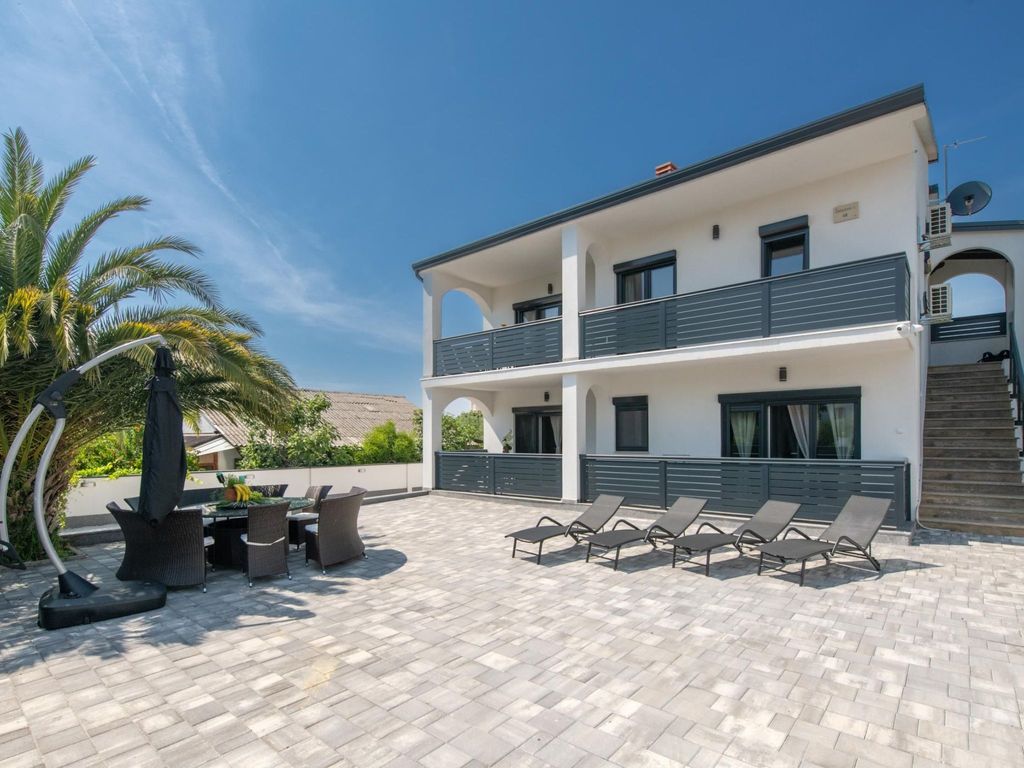 Villa Lili Apt 2 450 m vom Strand entfernt