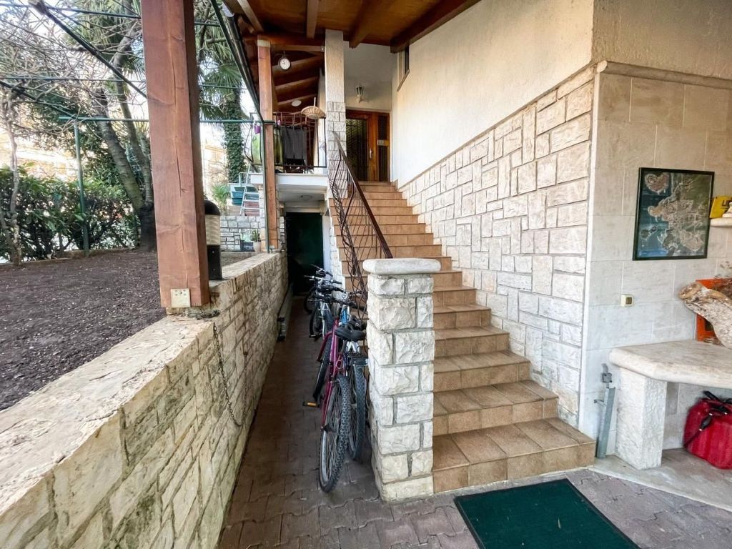 Appartement in Rovinj mit Terrasse, Grill und Garten
