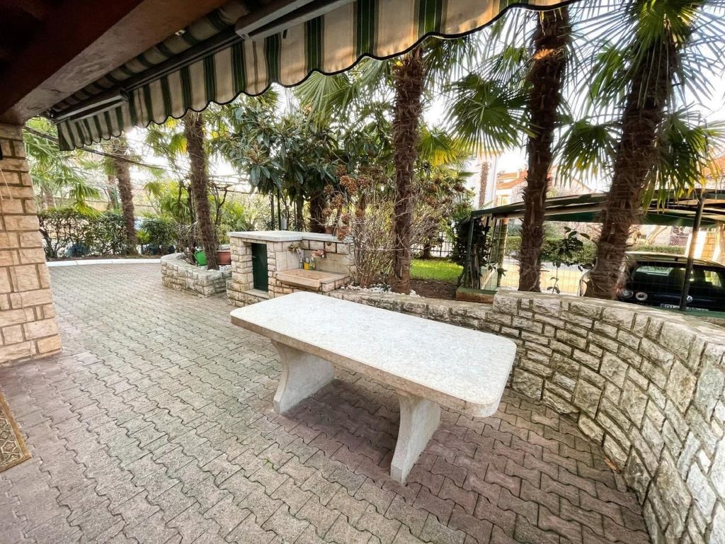 Schöne Ferienwohnung in Rovinj mit Garten, Grill und Terrasse