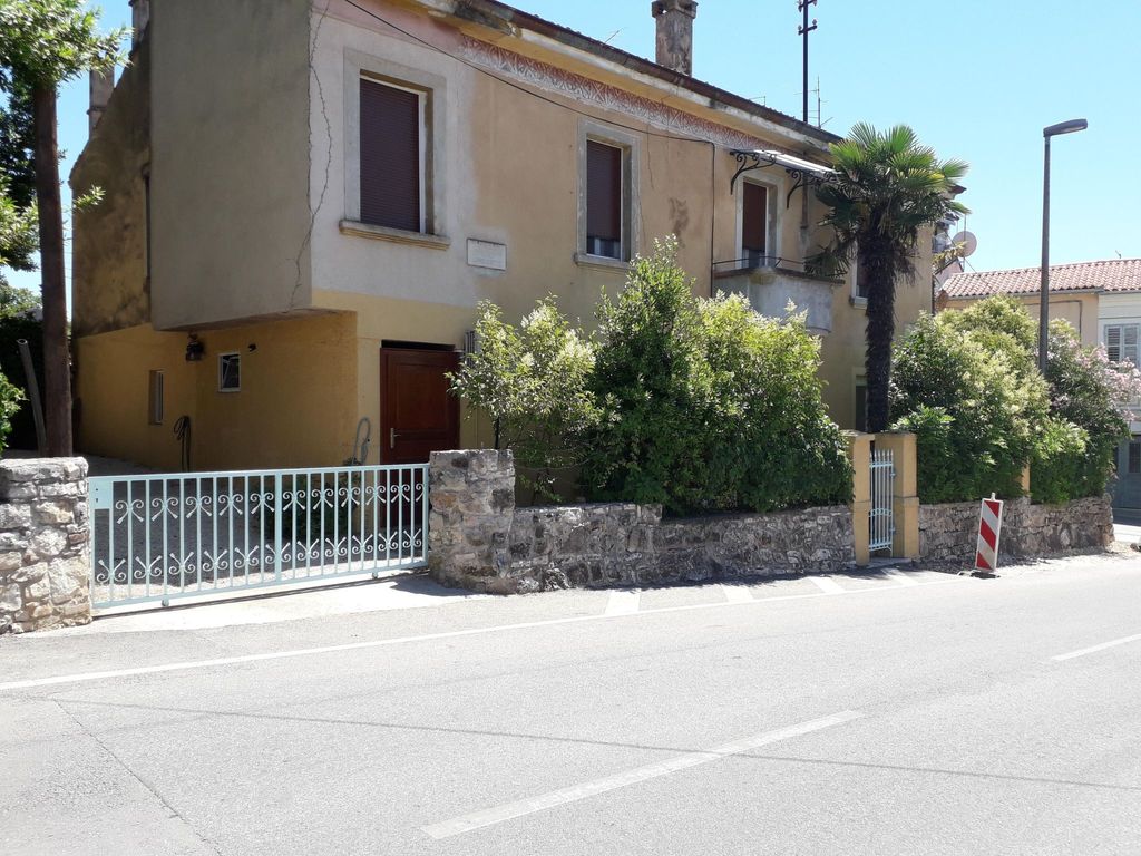 Apartment in Rovinj with terrace and garden