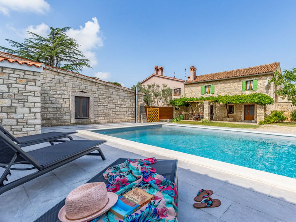 Courtyard Ivini