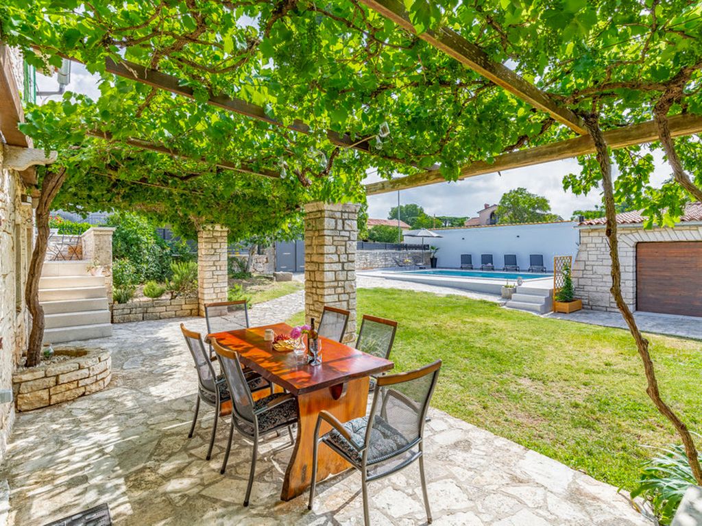 Courtyard Ivini