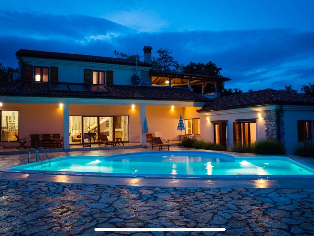 Arton Villa mit beheiztem Pool, in Istrien