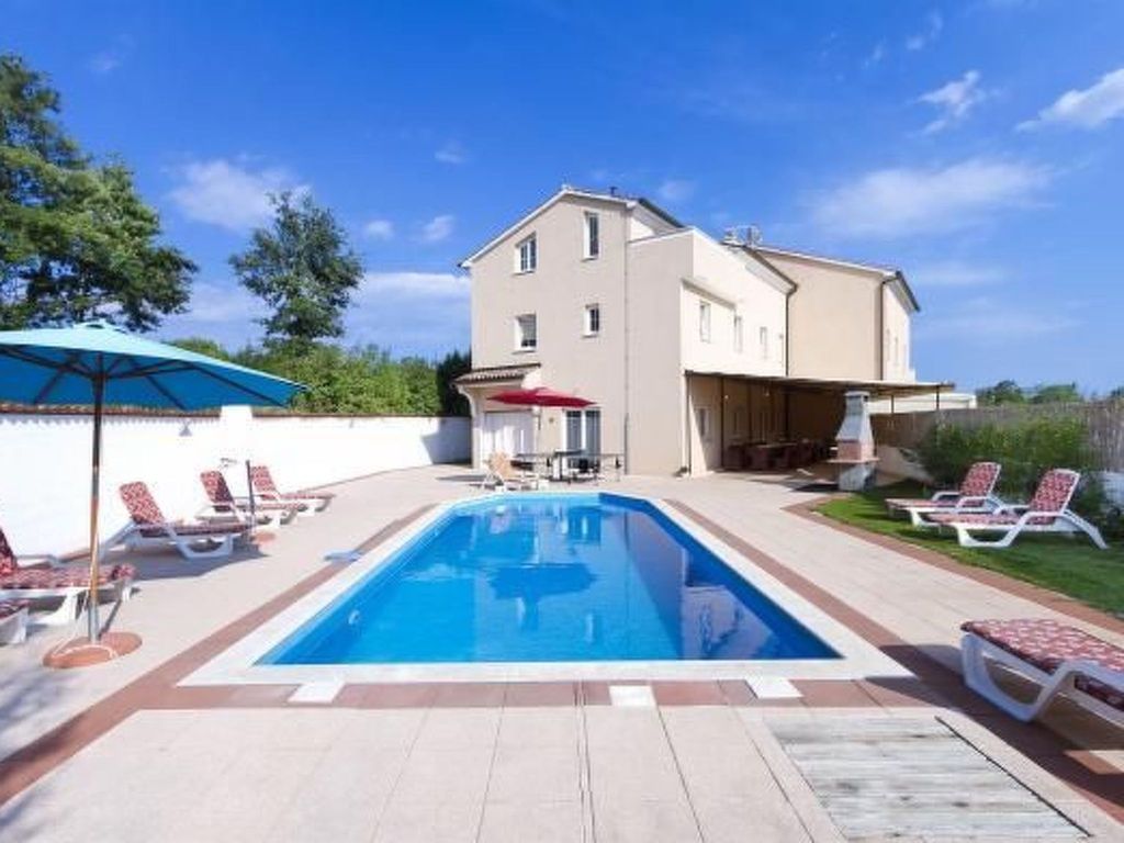 Wunderschönes Ferienhaus in Cere mit Privatem Pool