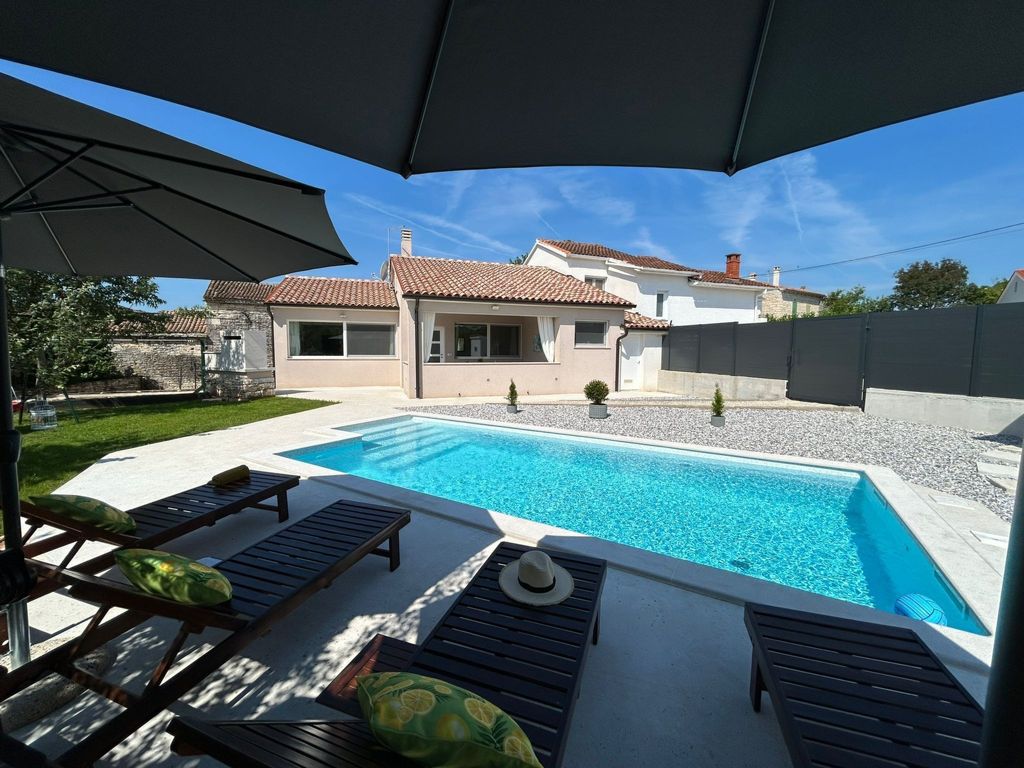 Diva mit privatem Pool