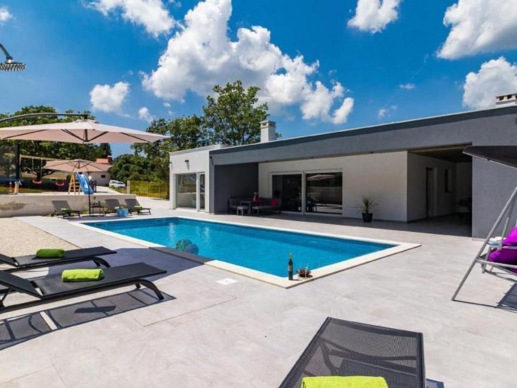 Villa Sanivaro mit beheiztem Pool und Whirlpool