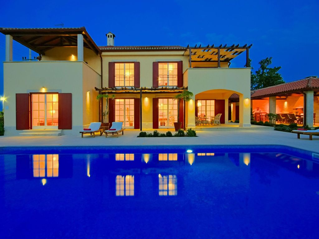 Luxus "Villa Mirna" mit Tennisplatz