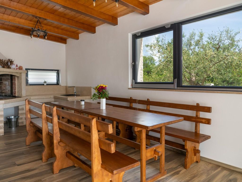 Villa EmMa mit 5 Schlafzimmern und beheiztem Pool
