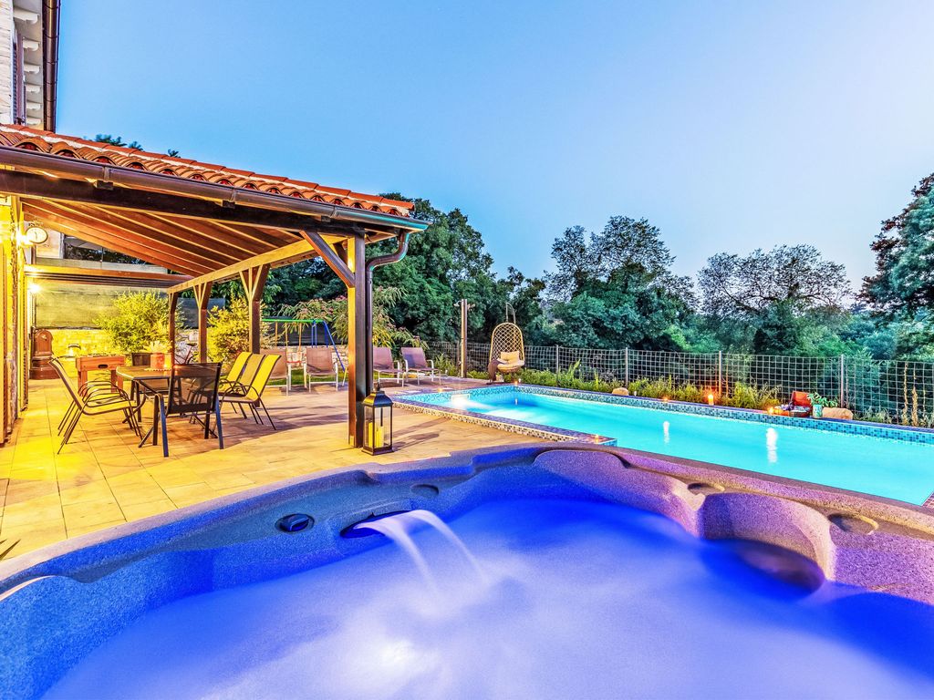 "Casa Lea Istriana" with pool and whirlpool